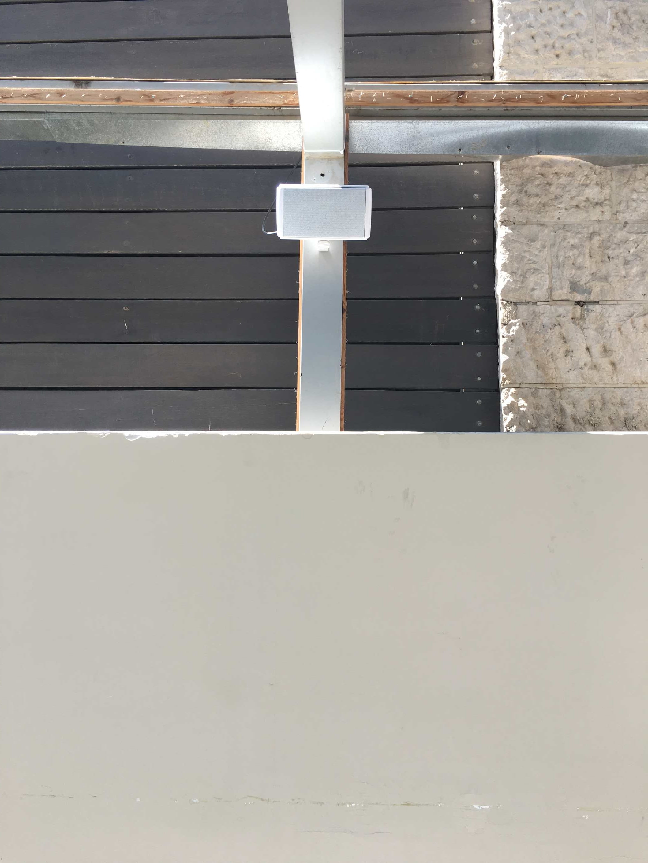 La Calle Canyon Hotel (2) Professional Speakers Wires